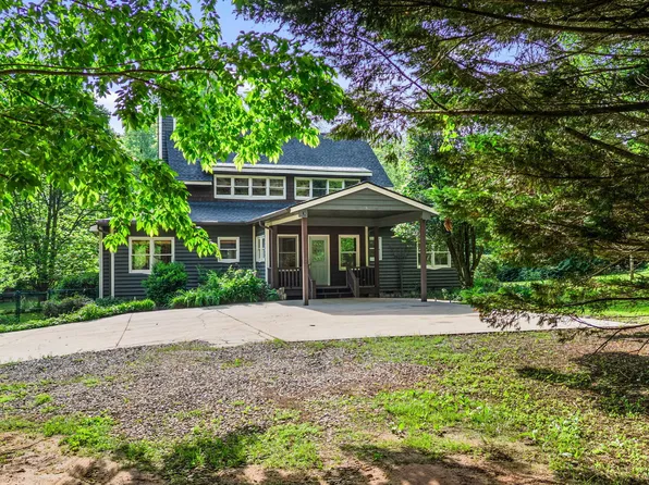 319 Tobacco Pouch Ln, Dahlonega, GA 30533