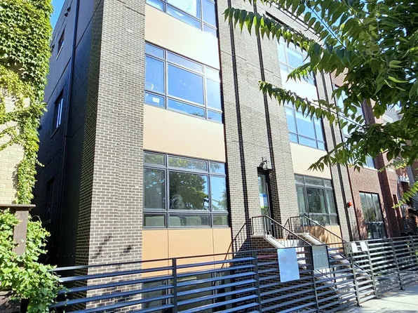 1334 W Grenshaw St #1, West Chicago, IL 60607