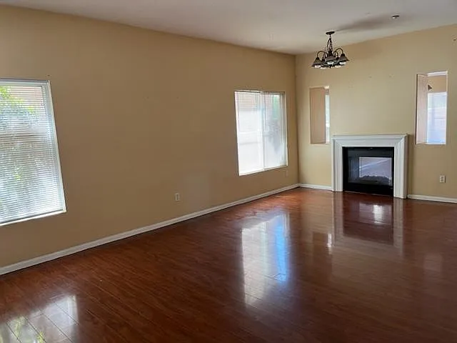 6 bed, 2686 sqft, $3,995 — Photo 3