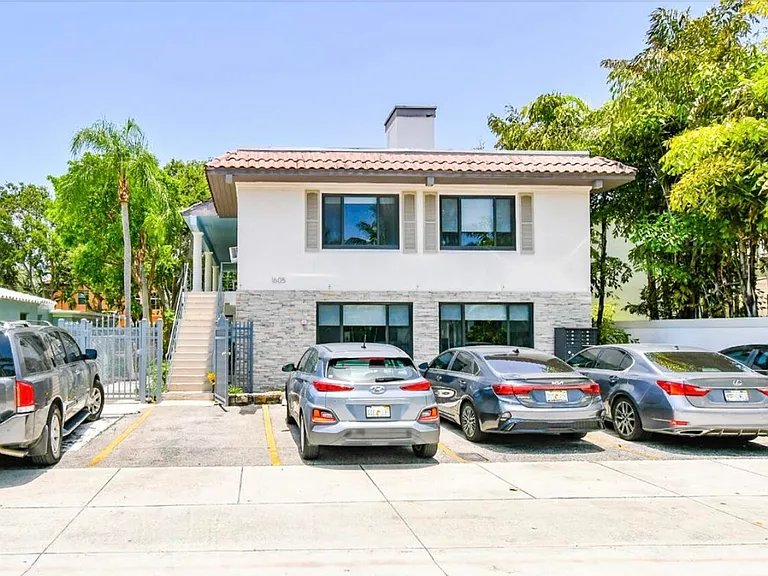1605 E Broward Blvd #6 — Photo 2