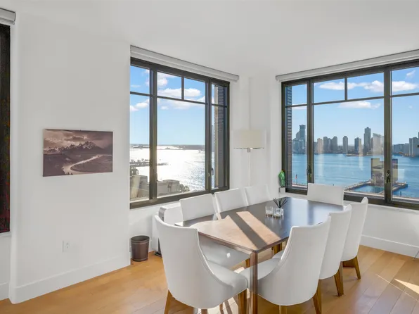 110 Charlton Street image 3 of 10