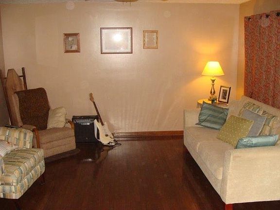 2nd image of 1001 Rainbow Dr