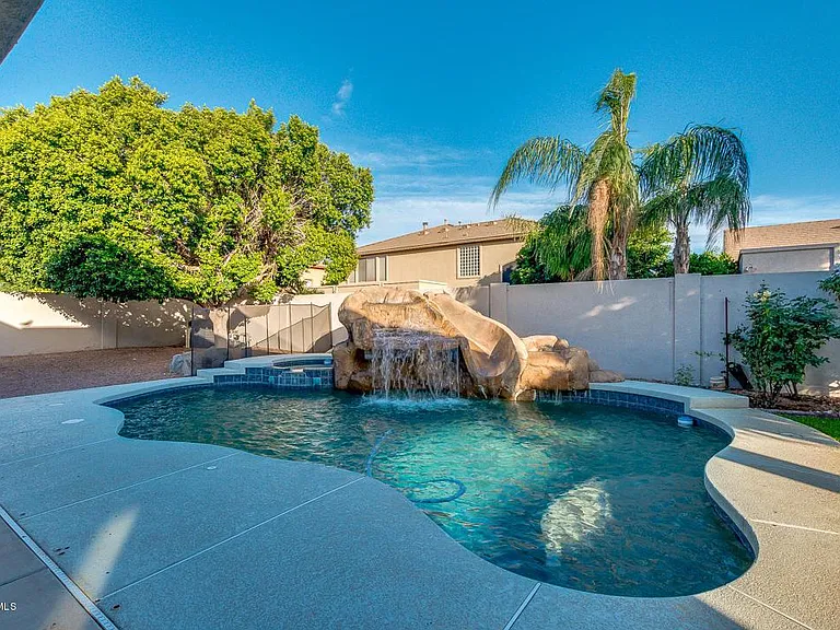 7057 W Greenbriar Dr — Photo 41