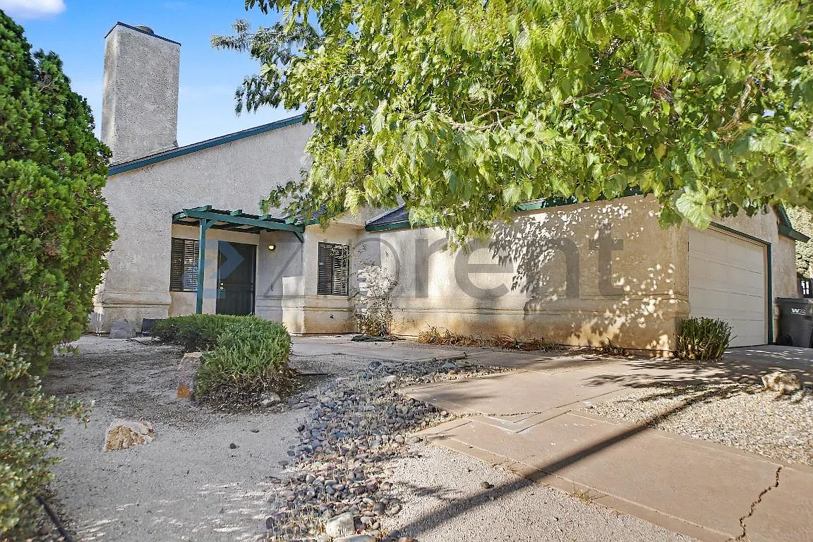 3 bed, 1302 sqft, $2,795 — Photo 1
