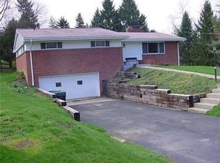 449 Emerald Dr, Pittsburgh, PA