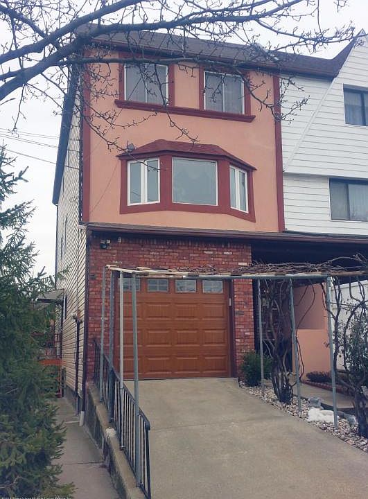 1st image of 447 Fanning St