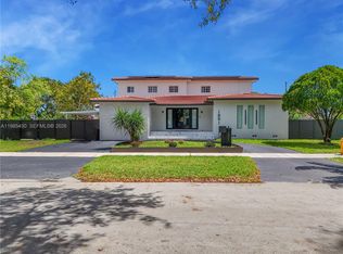 Minona Gardens, Miami, FL 33125