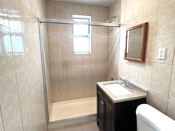 3rd image of 112 Gatling Pl APT 1B
