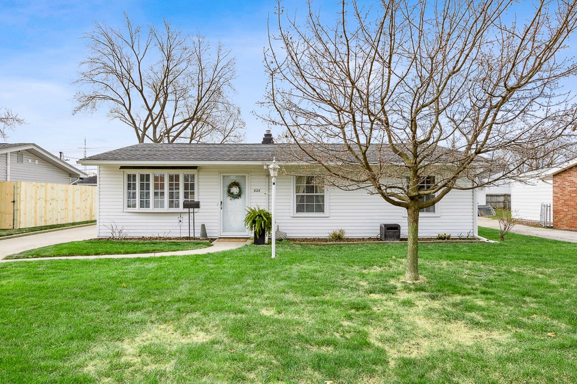 628 Greenfield Dr Maumee OH 43537-1