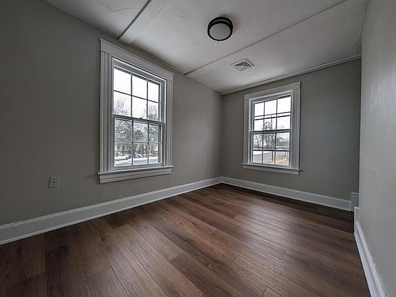 2nd image of 216 Kenyon St #2