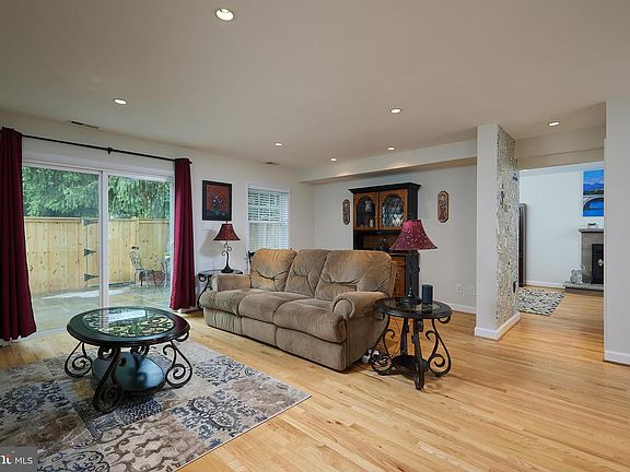 4th image of 530 Azalea Dr #42