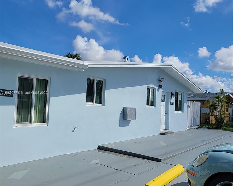 1st image of 1035 W 23rd St #1035