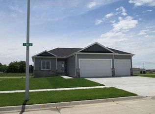1425 E 9th St, Hickman, NE 68372