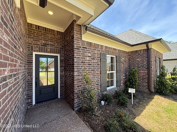 2nd image of 1079 Great Glen Dr
