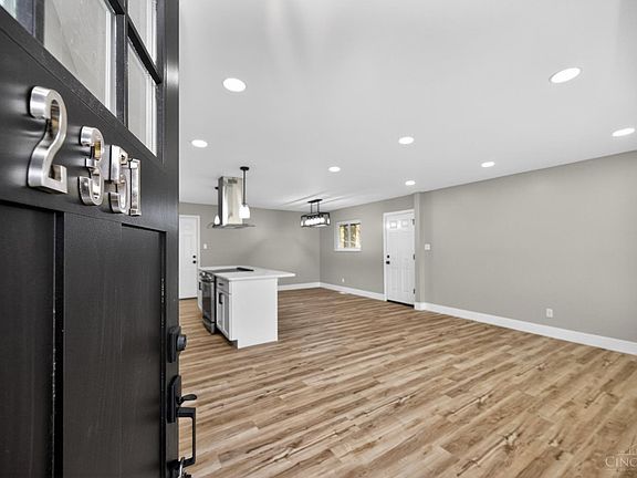 5th image of 2351 Mercury Ave