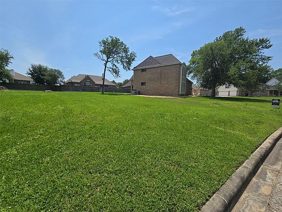 3rd image of 7244 Edgewater Dr