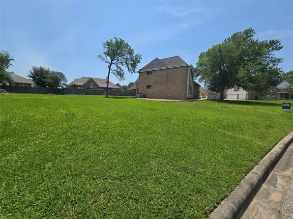 7244 Edgewater Dr, Willis, TX 77318