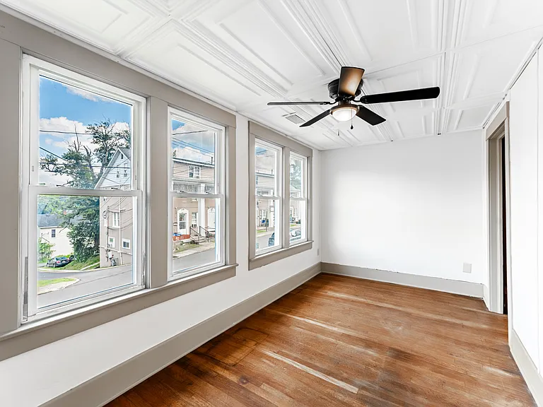 212 Dewey St — Photo 10