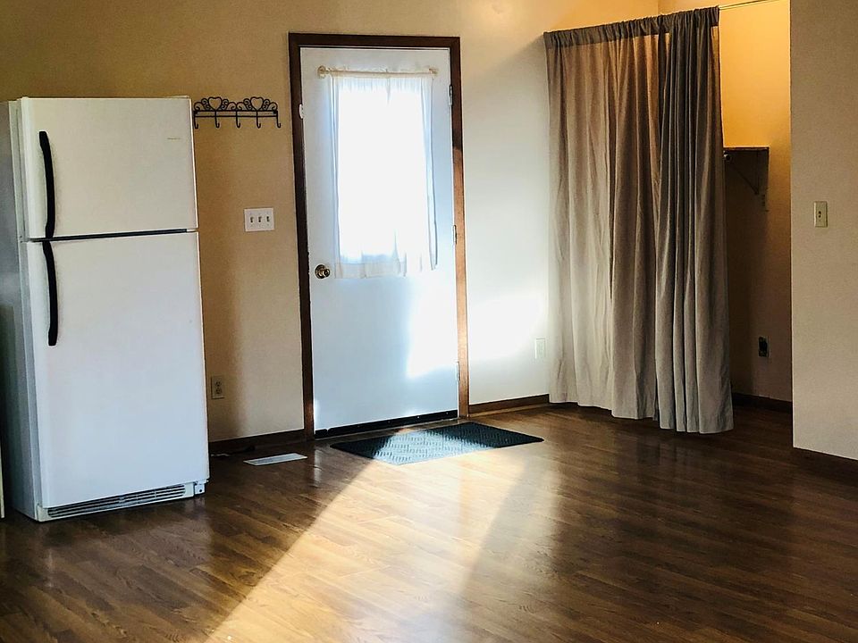 2nd image of 3074 Oak Ave