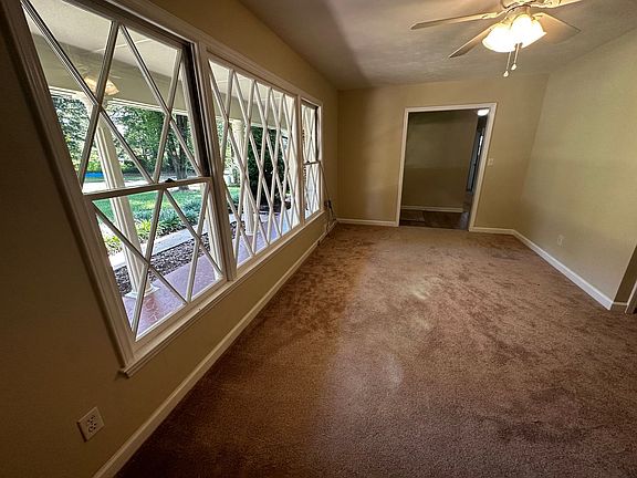 4th image of 367 Oak Forest Cir