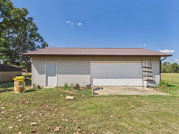 2nd image of 1117 County Road 784