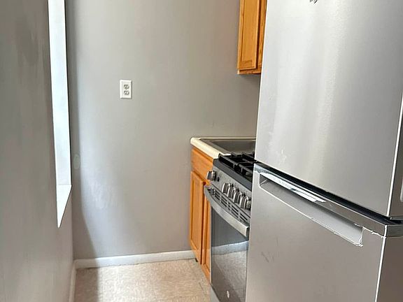 3rd image of 102 E 116th St APT 2E