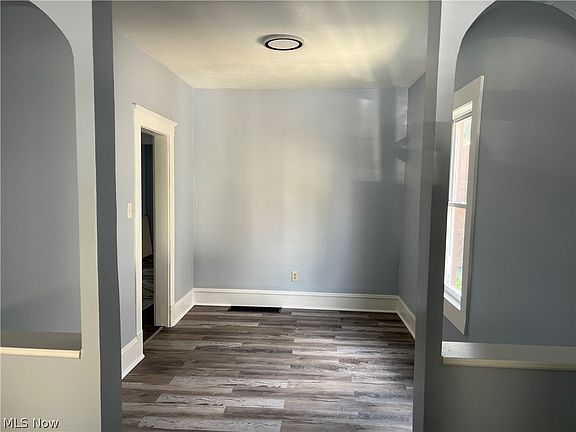 4th image of 3362 W 59th Pl