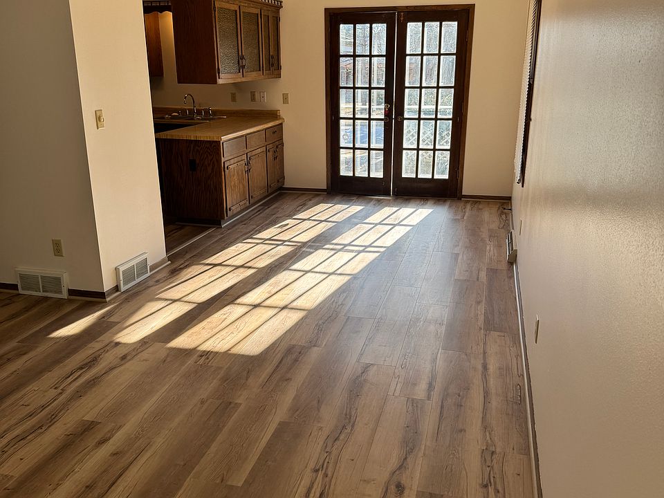 1st image of 1916 River Park Ct