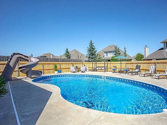 2nd image of 5616 Creekmore Dr