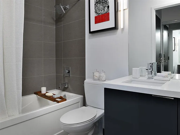 15 Roehampton Ave — Photo 14
