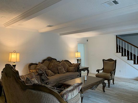 3rd image of 3815 Fernglade Dr