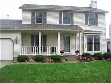 554 Picadilly Cir photo 1