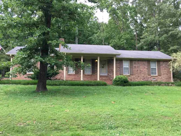 125 Autumn Dr, Selmer, TN 38375