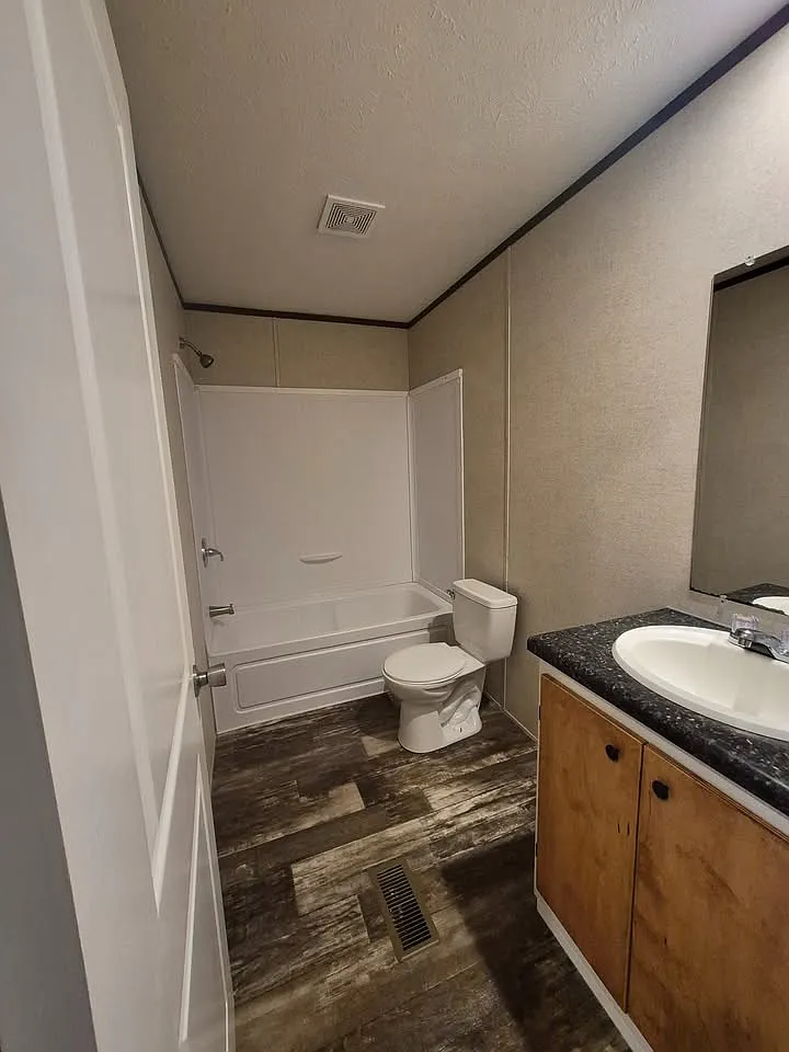 3 bed, $1,210 — Photo 1