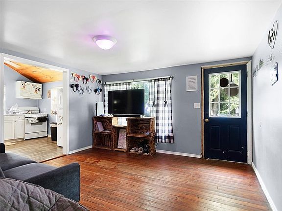 5th image of 17 Spring St