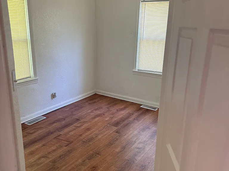 3927 Jackson Ave — Photo 9