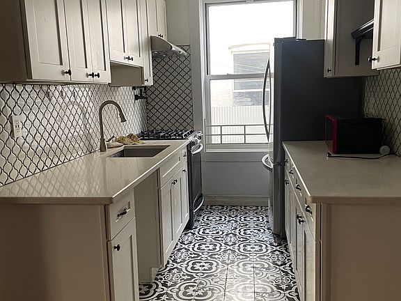 3rd image of 1867 W 5th St APT 1