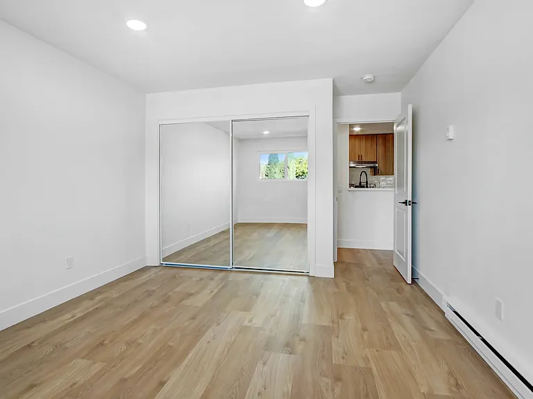 930 N Martel — Photo 4