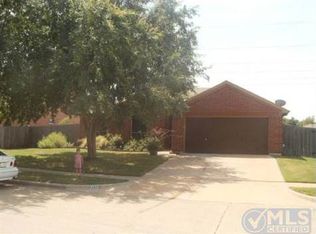 2715 Garden Grove Rd, Grand Prairie, TX 75052