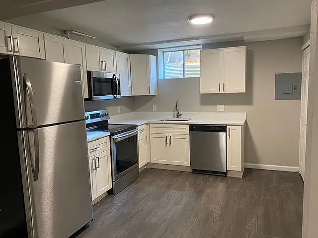 2 bed, 923 sqft, $1,450 — Photo 1