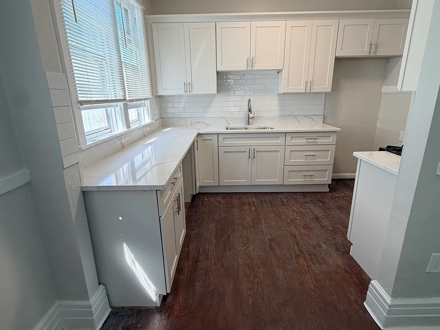 3 bed, 1600 sqft, $2,400 — Photo 2