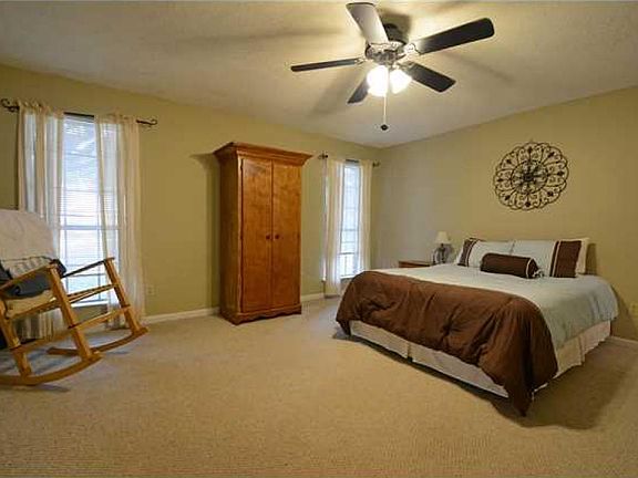3rd image of 125 Bramber Dr