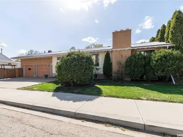 401 Stadacona STREET W, Moose Jaw, SK S6H 1Z7