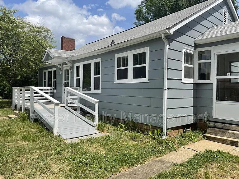 2317 Sun Valley Rd — Photo 2