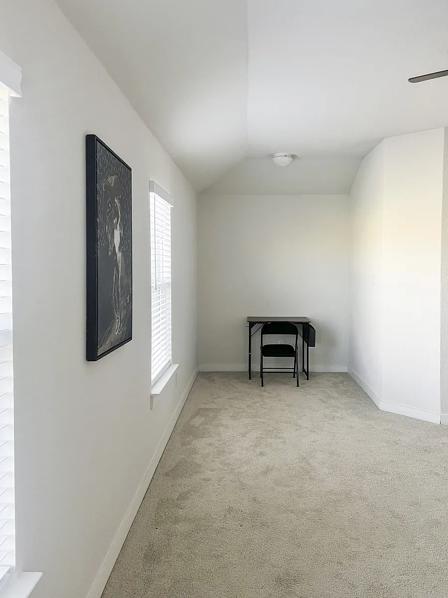 Building Photo - Glenloch Way