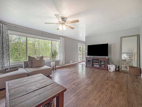 5th image of 121 Southwood Dr