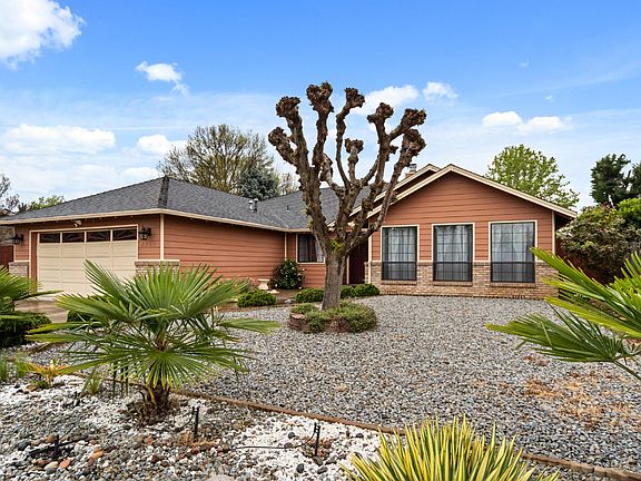 3rd image of 2360 Temple Dr