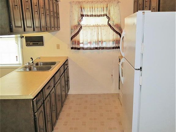 4th image of 2742 Lexington Ave NW