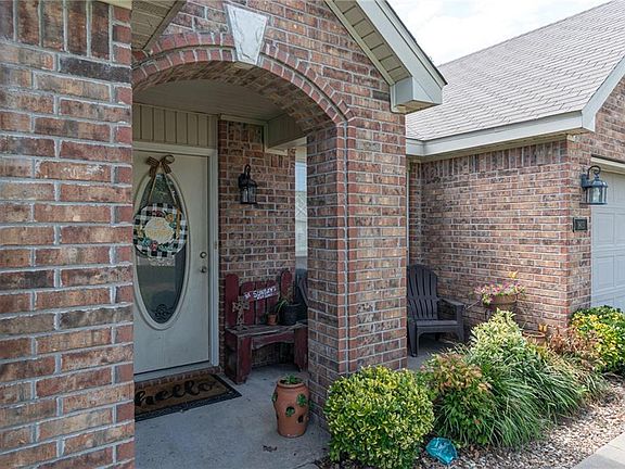 4th image of 1803 Forest Oaks Dr