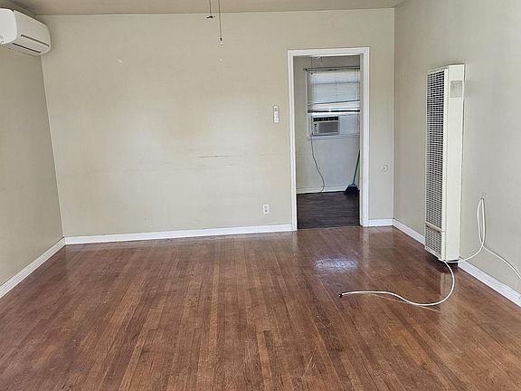 2nd image of 727 W Maple Ave